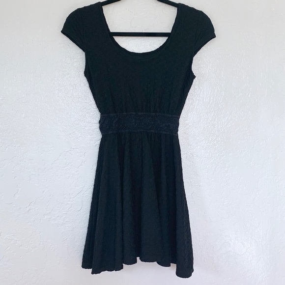 American Rag Dresses & Skirts - American Rag Textured Black Dress with Crochet Mid
